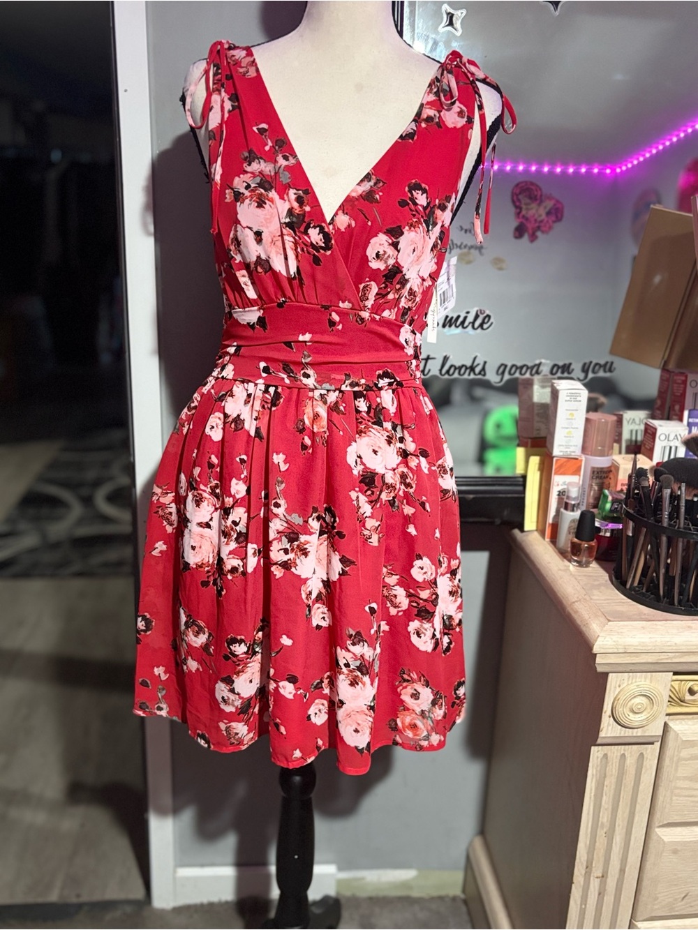 NWT Floral Pink V-Neck Tie-Shoulder  Blouse with Tyon waste as well